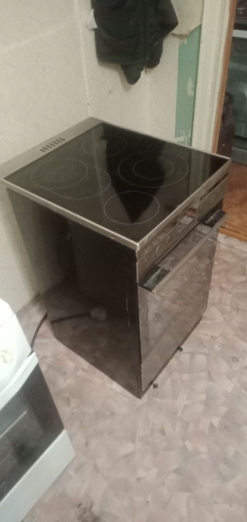 Продам стеклокерамическую электро плиту HANSA