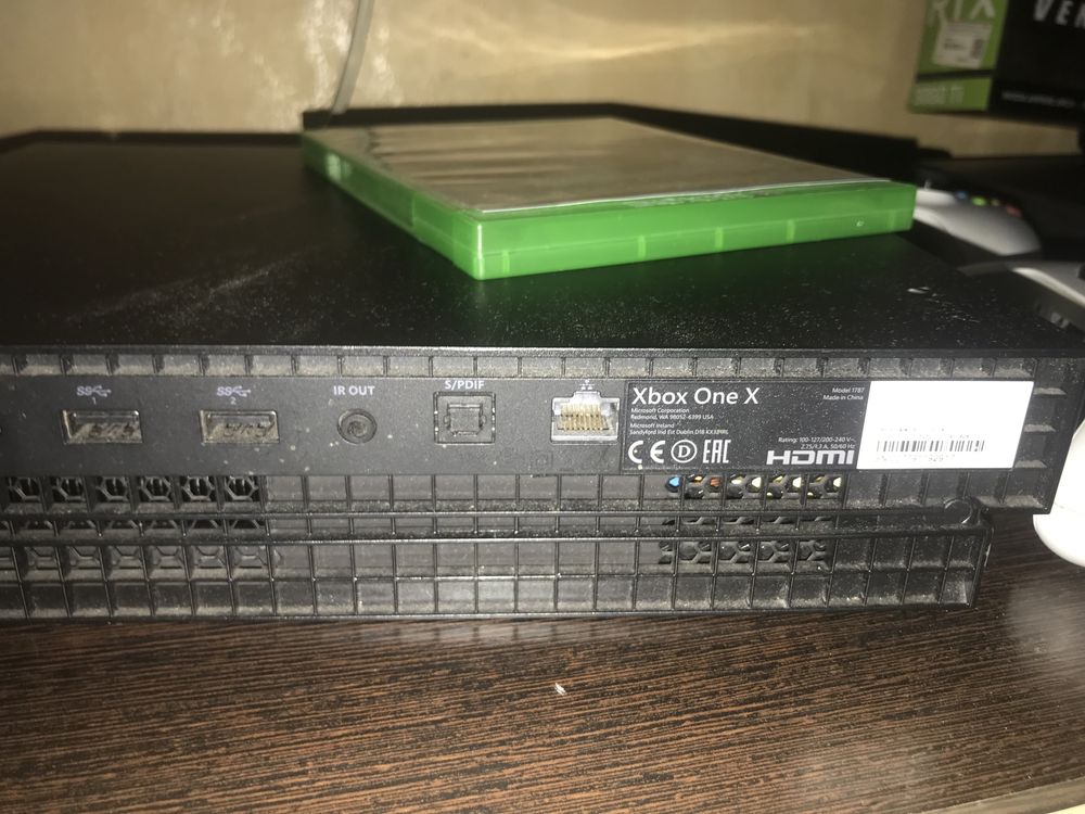 Продам Xbox one x 1 терабайт. Обмен на ноутбук.