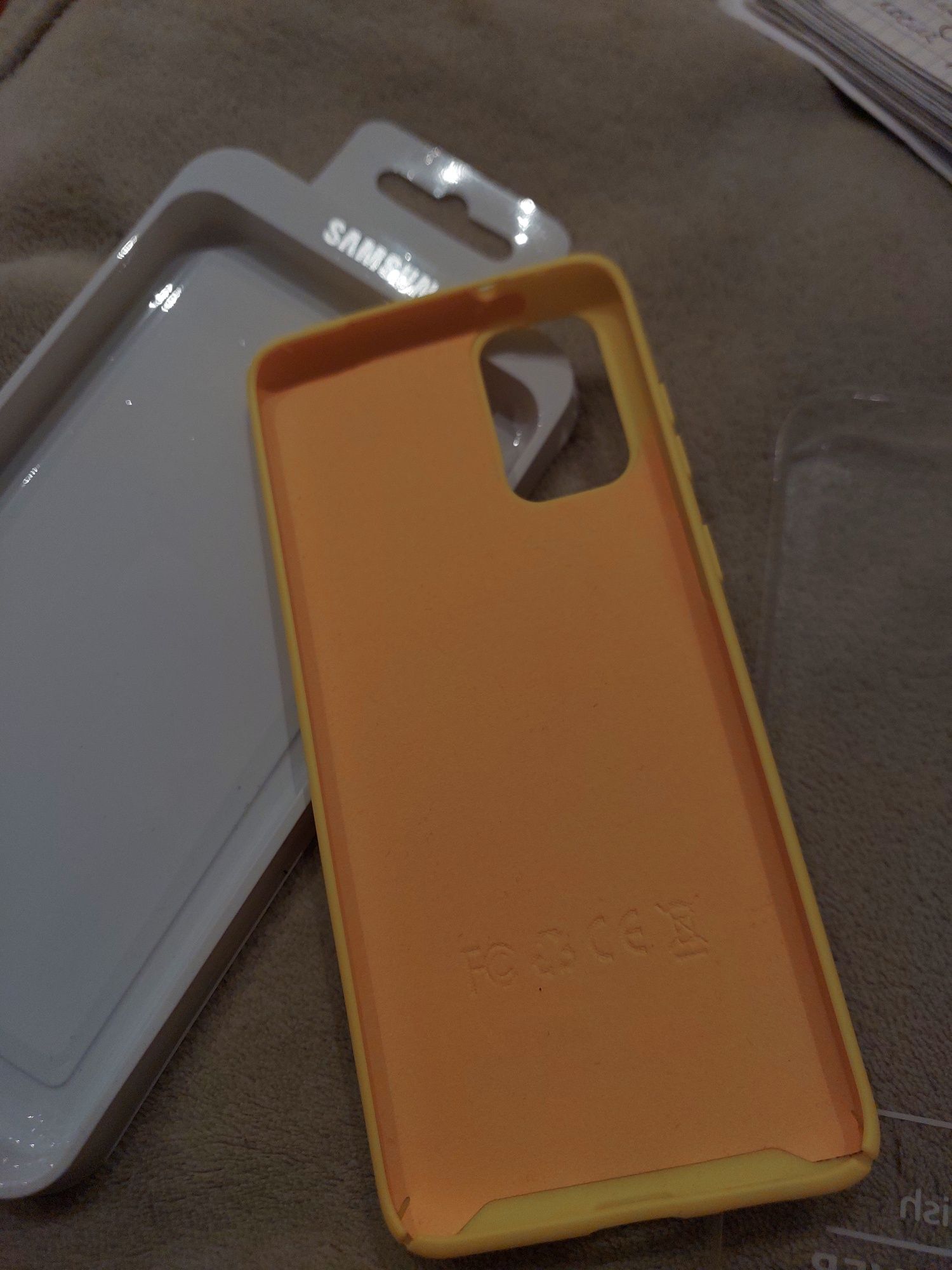 Чехол на Samsung S20+