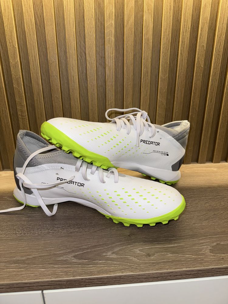 Новые Сороконожки Adidas Predator Accuracy 3