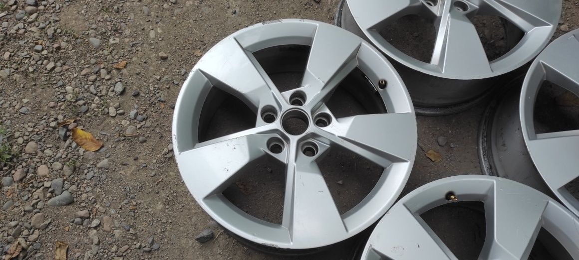 Комплект оригинальных дисков R17_5*112_et45_7j. Skoda. Vw. Audi.