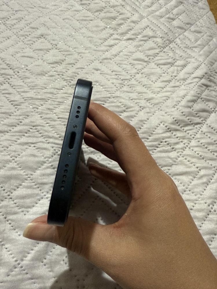 iPhone 13 темно синий