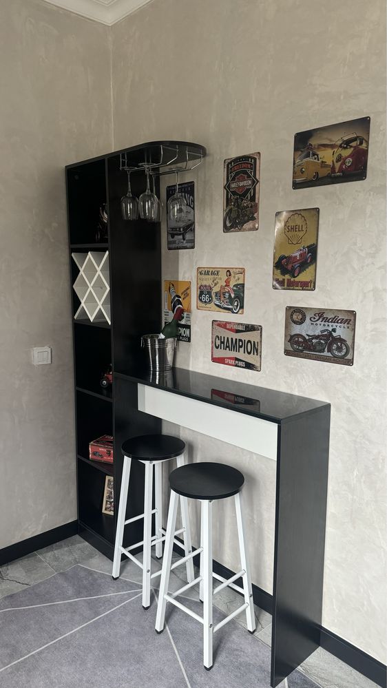 Барный столик ,полка+ стулья