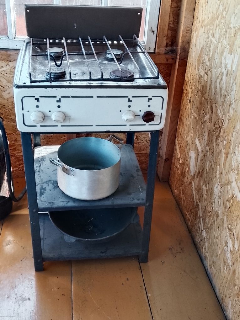 Продам стулья, газовую плиту б/у