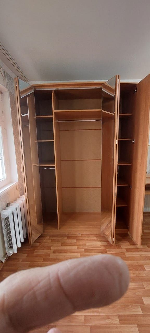 Продам шкаф с зеркалом  в отличном состоянии