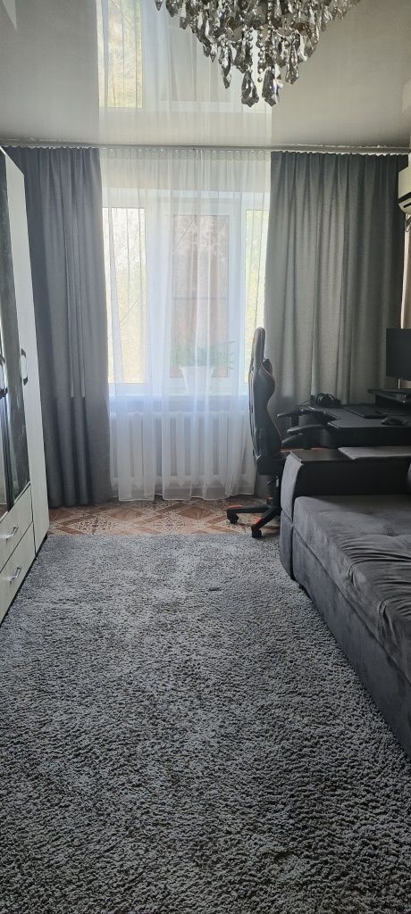 Продам двухкомнатную квартиру. По Валиханова 3