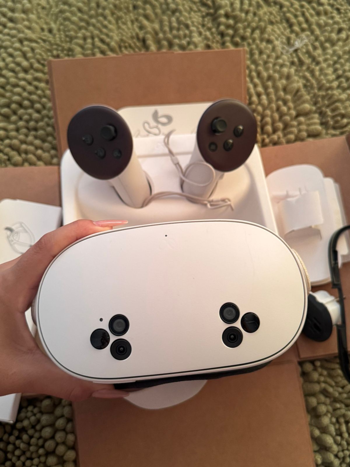 Продается: Oculus Quest 3s (128 ГБ) - Отличное Состояние!