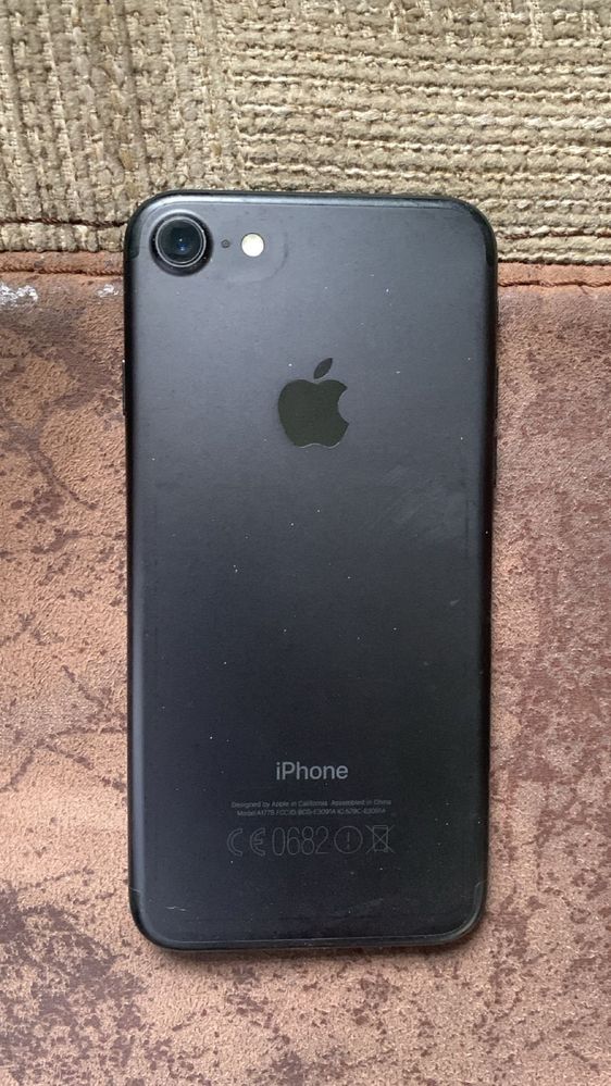 iPhone 7 в хорошем состоянии