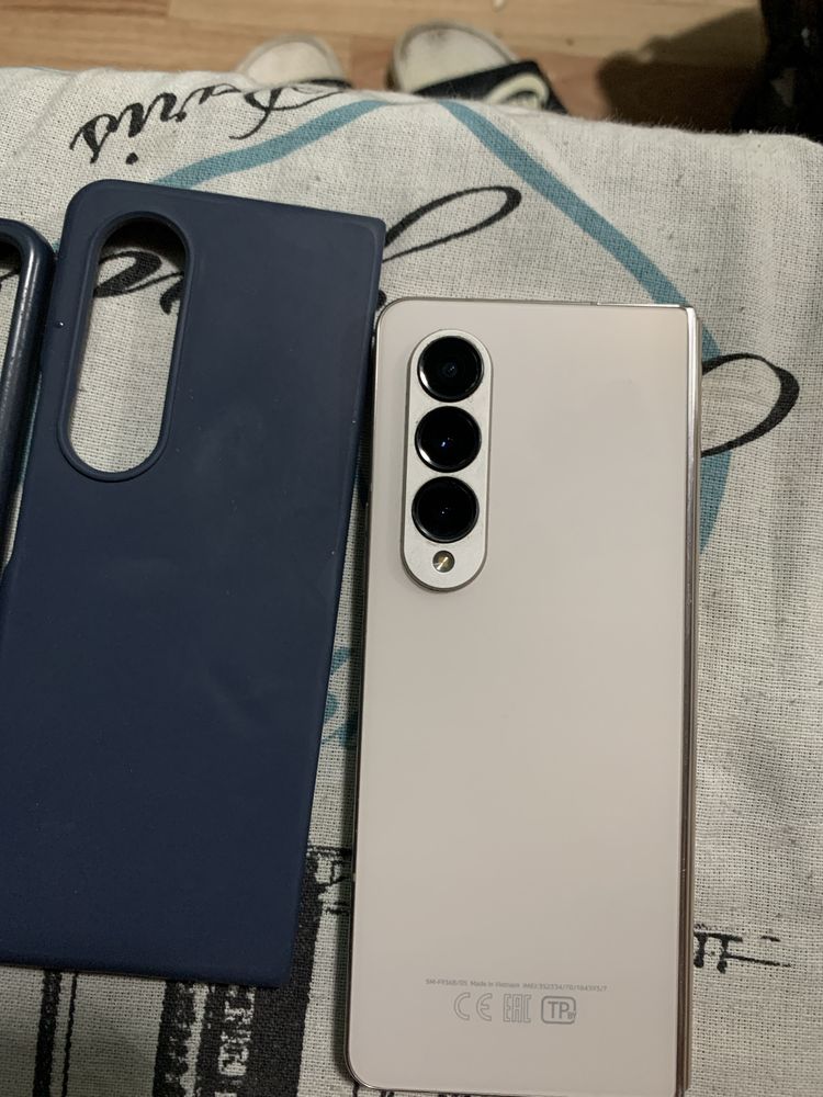 Samsung Galaxy Z Fold 4