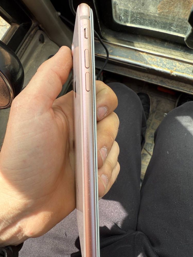Продам айфон 8 plus в отличном состоянее на 64 гб