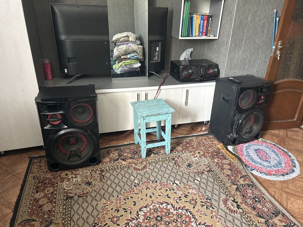Продам муз центр LG