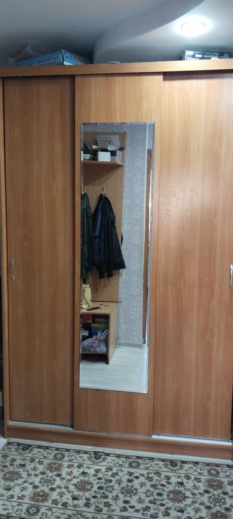 Продам шкаф плательный