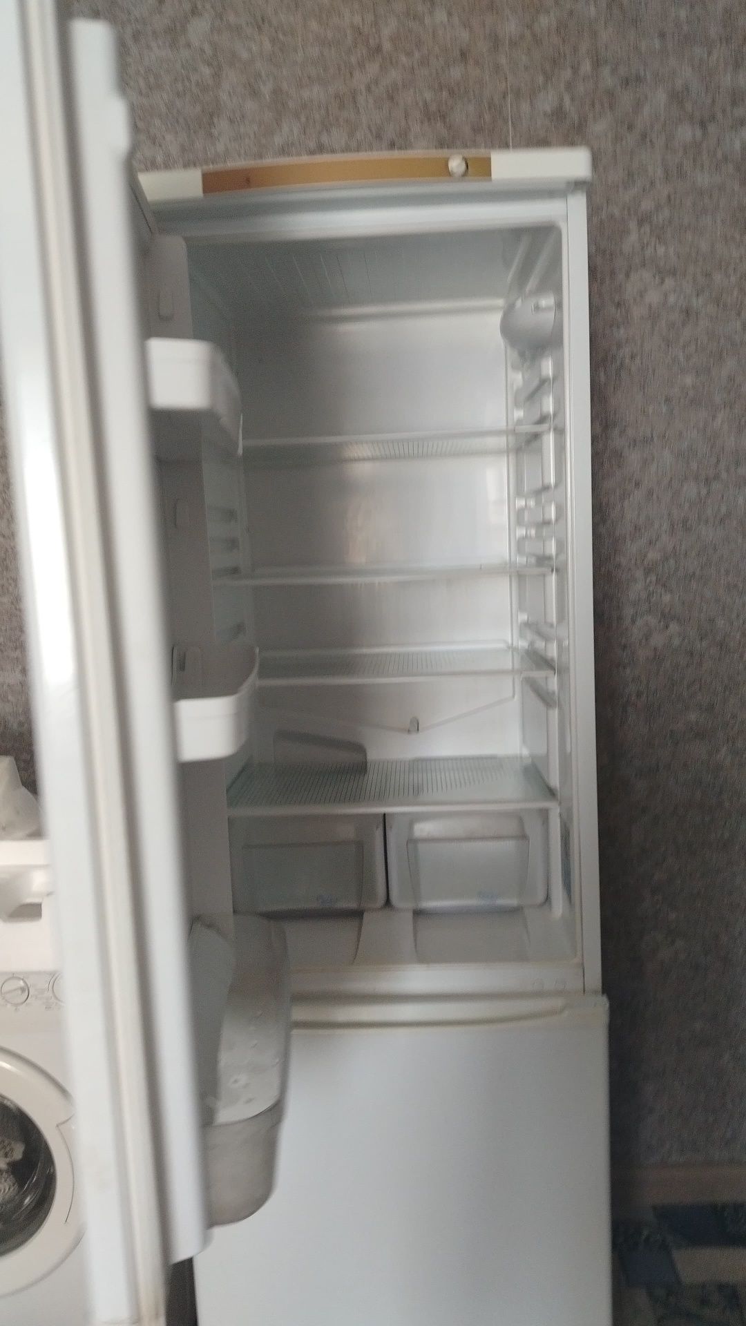 Продам холодильник