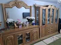 Продается сервант с комодом.