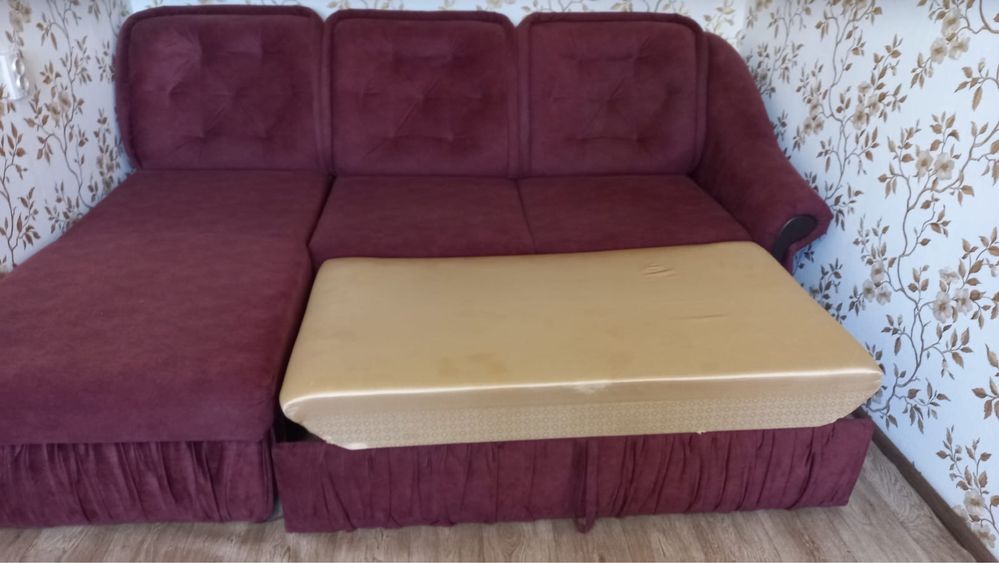 Продам диван в хорошем состоянии
