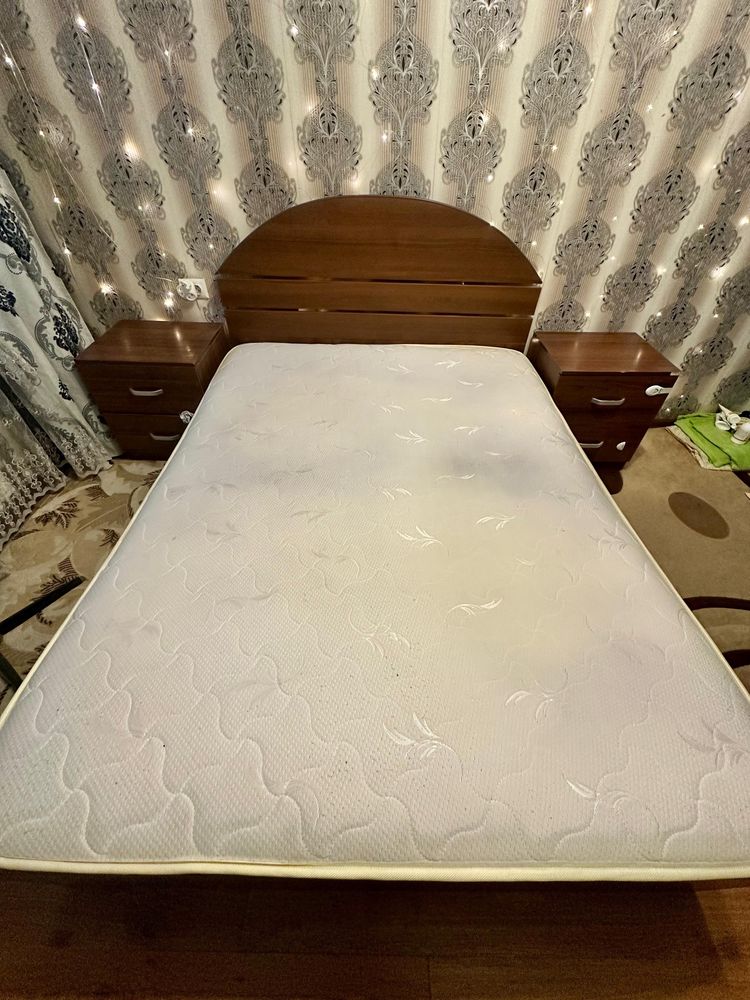 Продам кровать с ортопедическим матрасом и 2 тумбочки