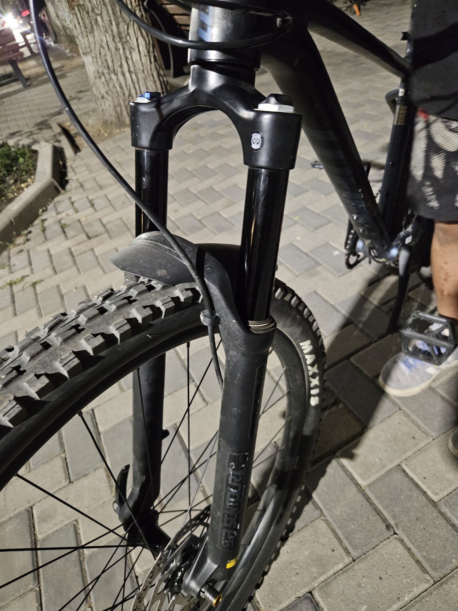 воздушная вилка sr suntour raidon