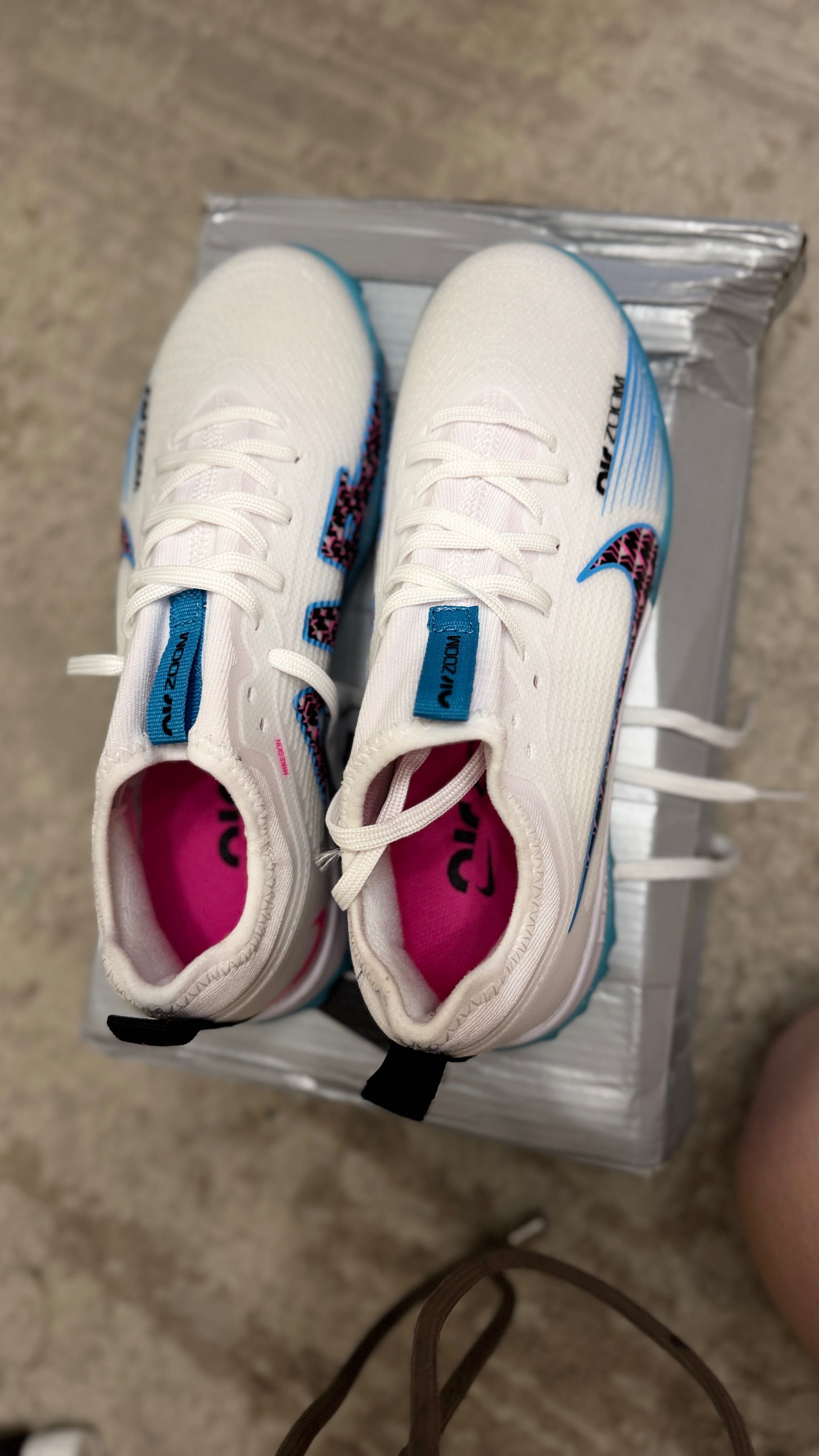 Продам Сороконожки  Nike 36р новые