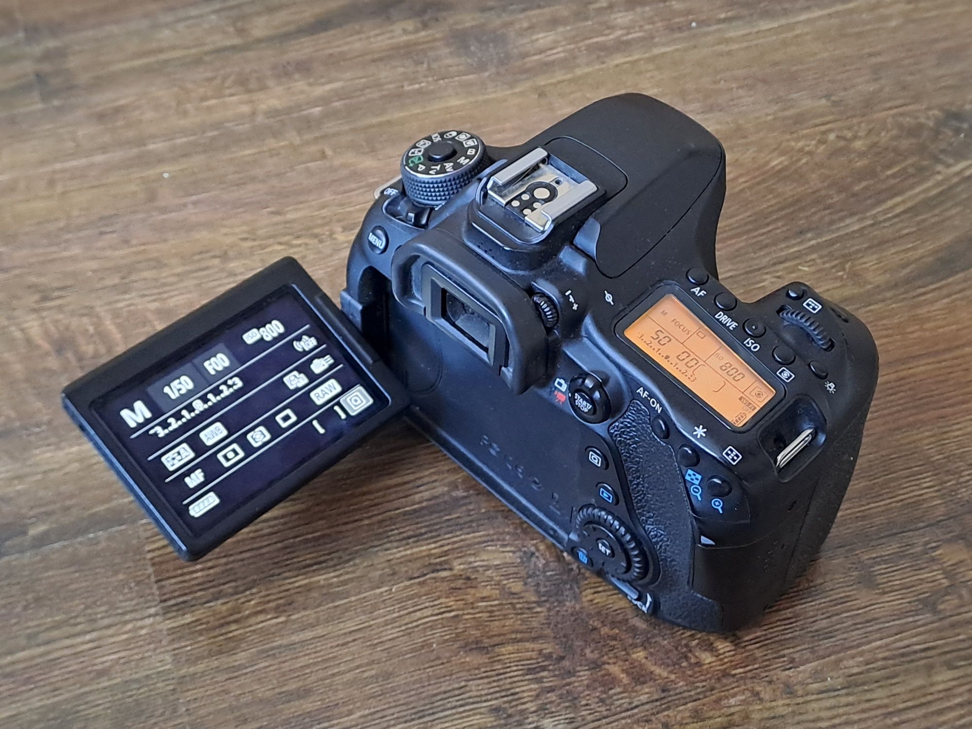 Продам Canon 80D