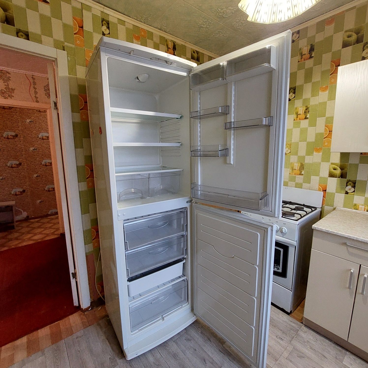 Продам холодильник Отличное состояние Торг