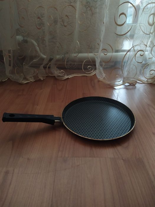 Кастрюли и сковородки разные, бидон