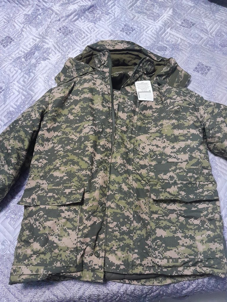 Продам военную форму. Бушлат синего цвета,зимний камуфляж, летние берц