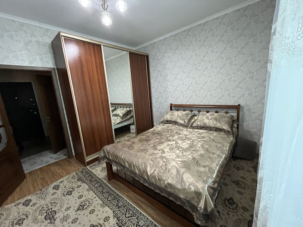 Кровать новая двухспальная. Из красного дерево.