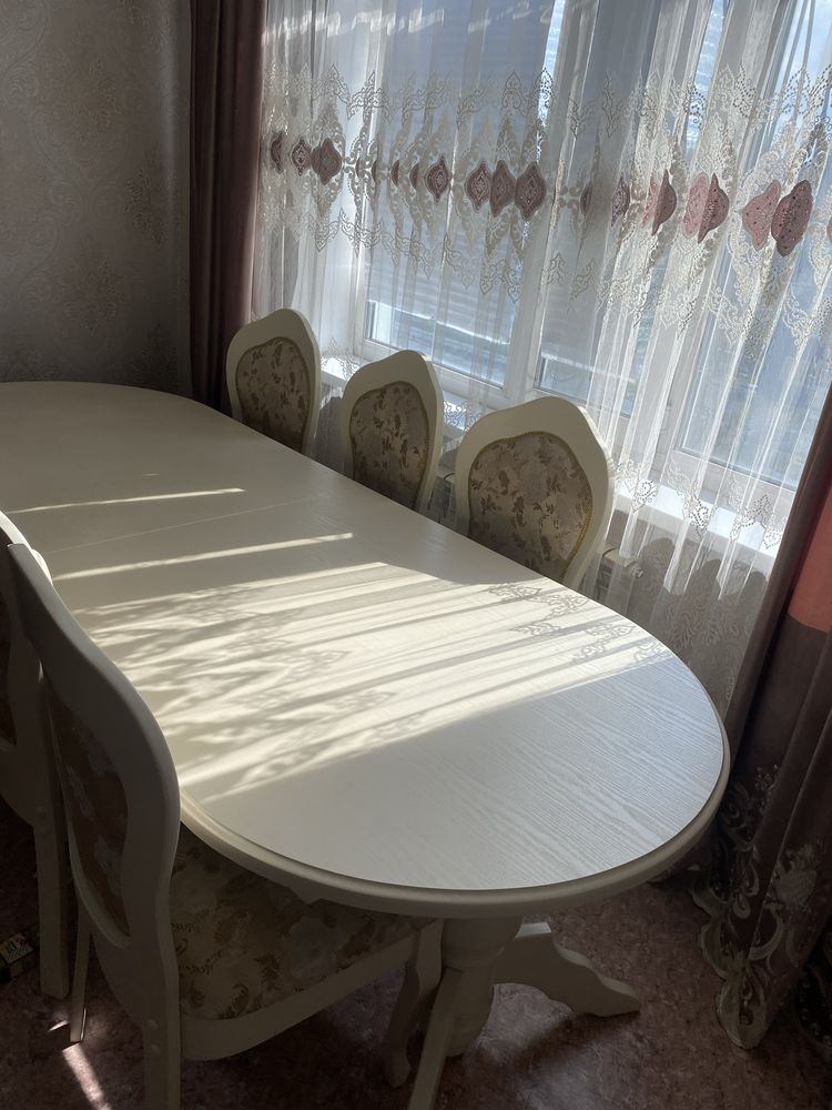 Стол со стульями