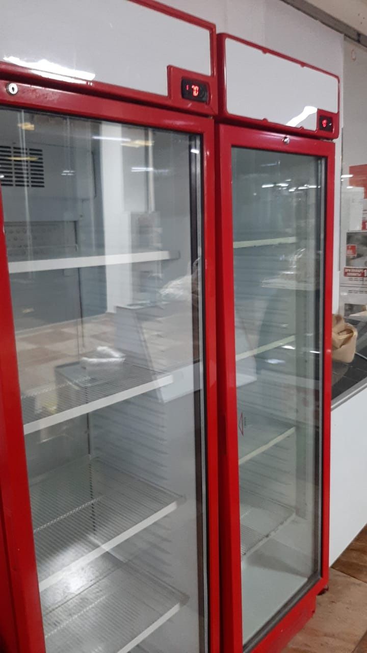Продам витринный холодильник