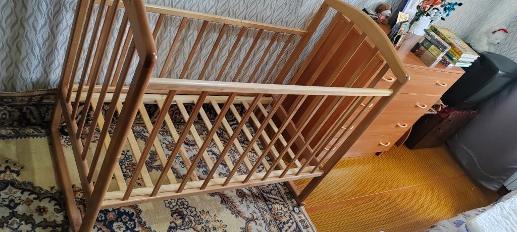 Продам детскую кроватку