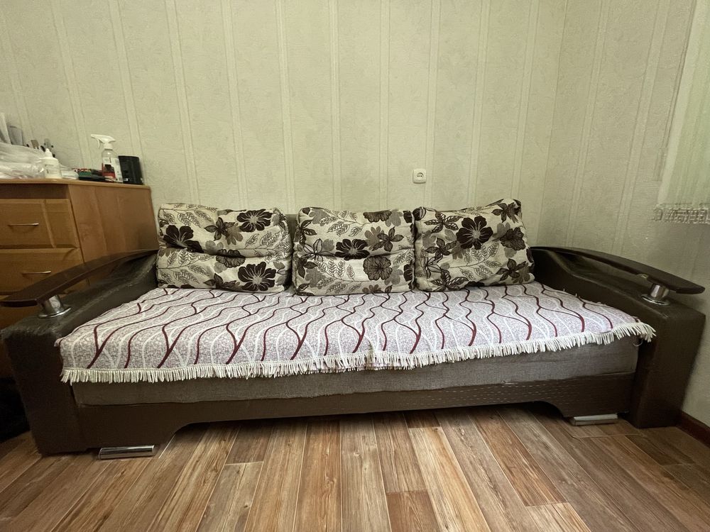 Диван для гостиной.Срочно