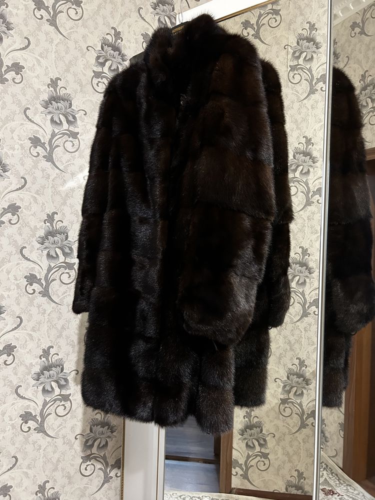 Норковая шуба в хорошем состояний, продаю так как рр мне маловат