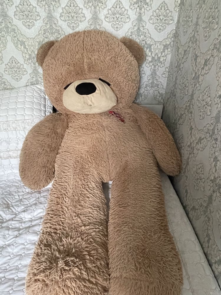 Игрушка мишка примерно 150 см