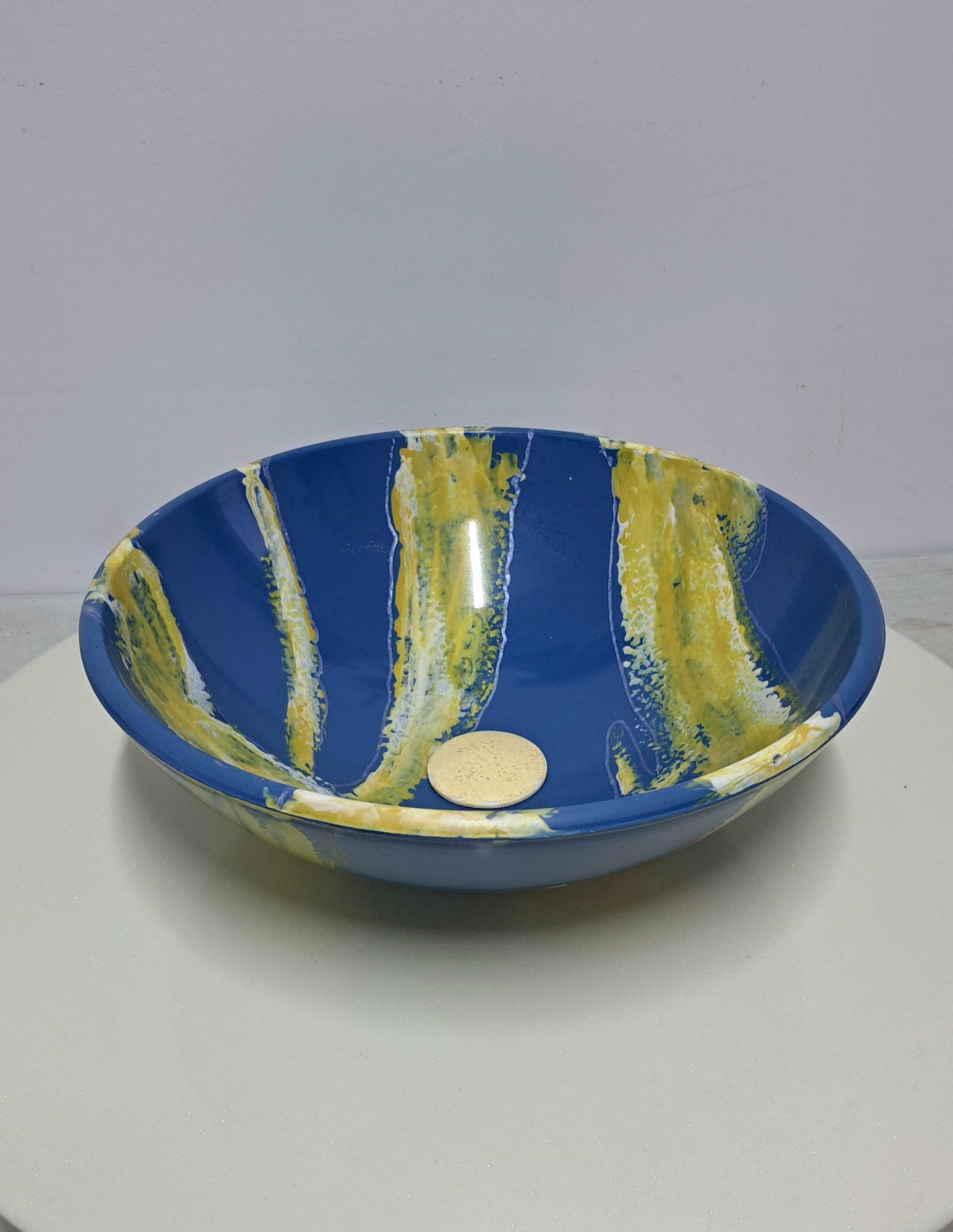 Дизайнерские накладные круглые раковины из искусственного мрамора.
