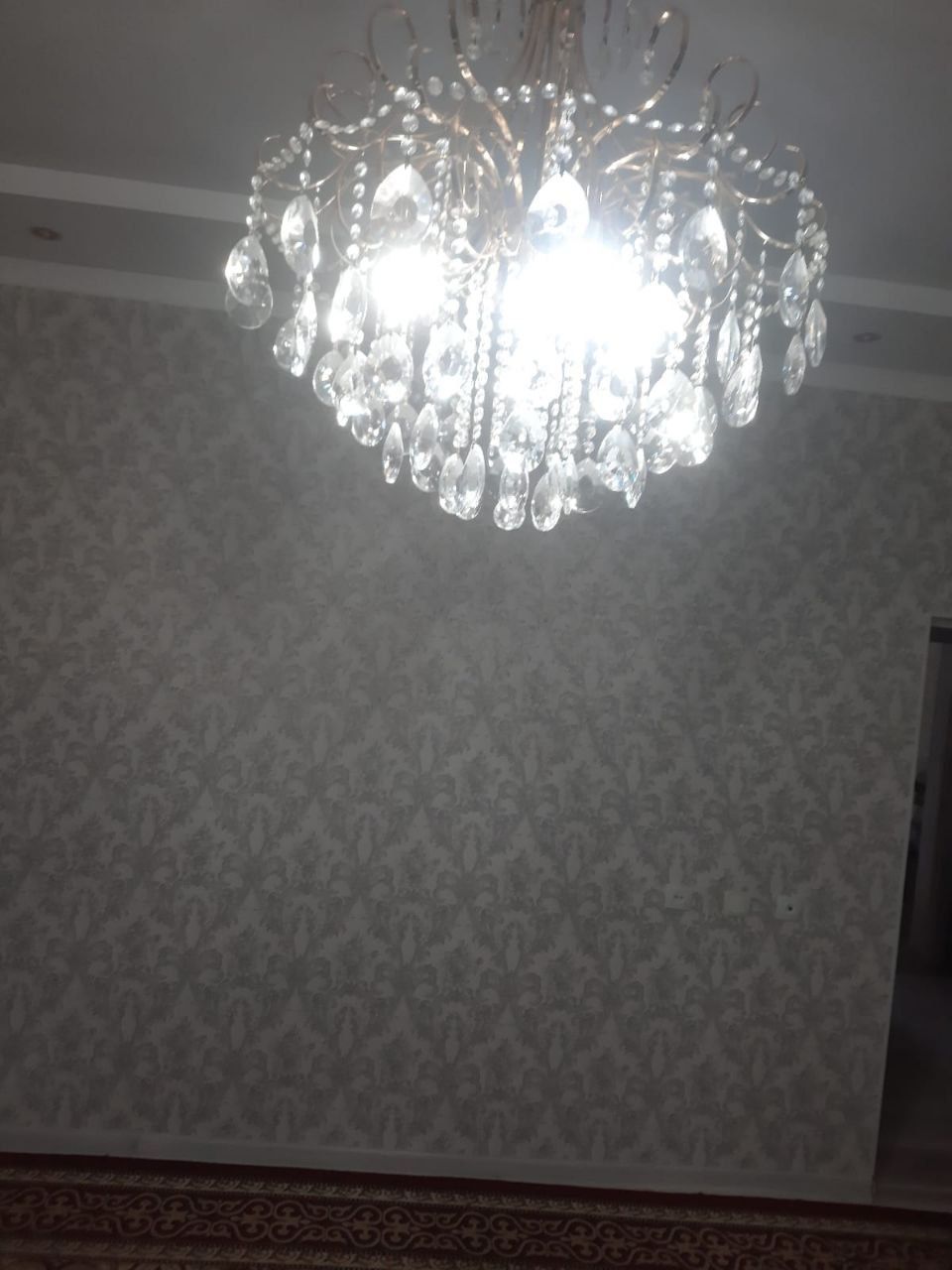 Продается люстра
