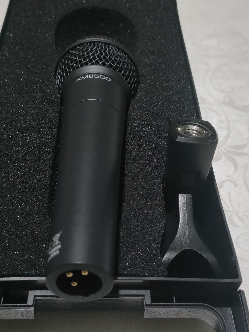 Продается микрофон Behringer .с предусилителем.