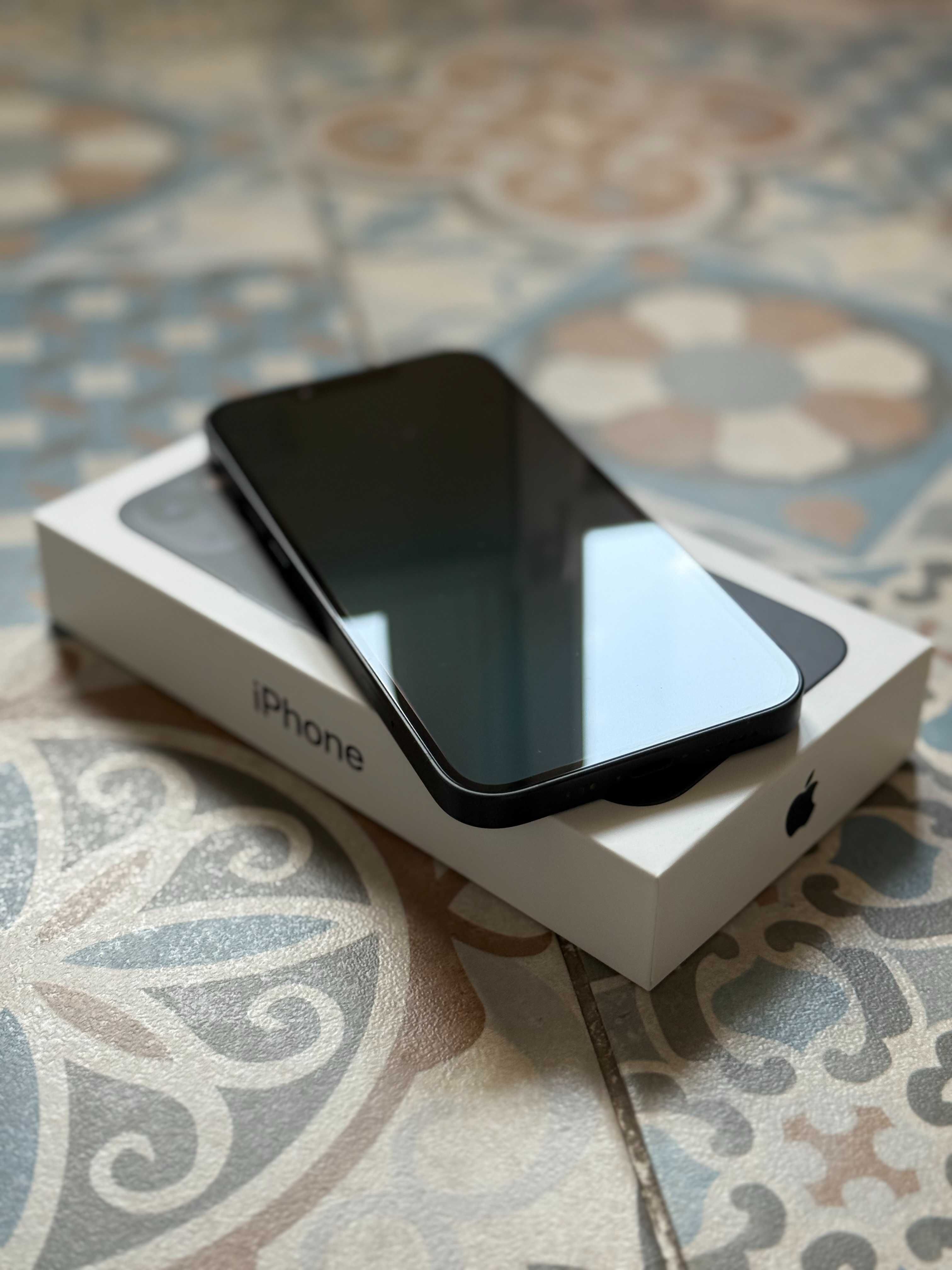 iPhone 13 256GB черный