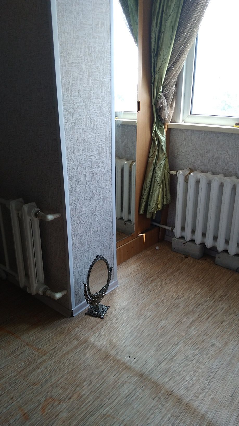 Продам ,1,5 ,квартиру ,или обменяю на равноценную в другом районе,