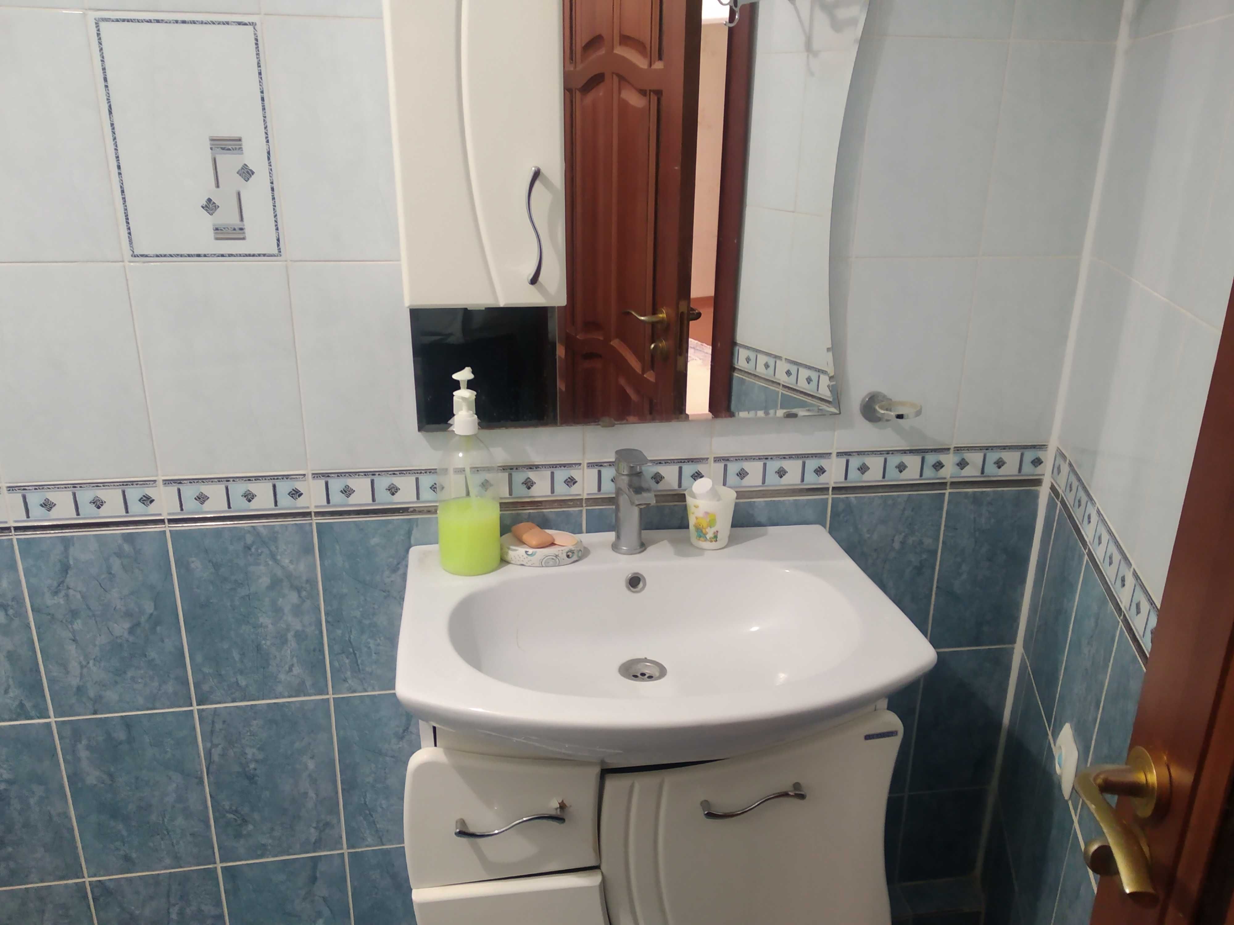 Продам 4-ех комнатную квартиру в районе центрального стадиона
