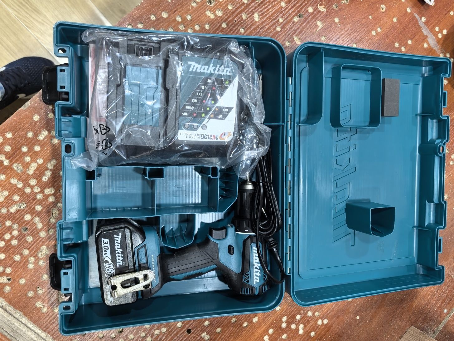 Шуруповерт Makita