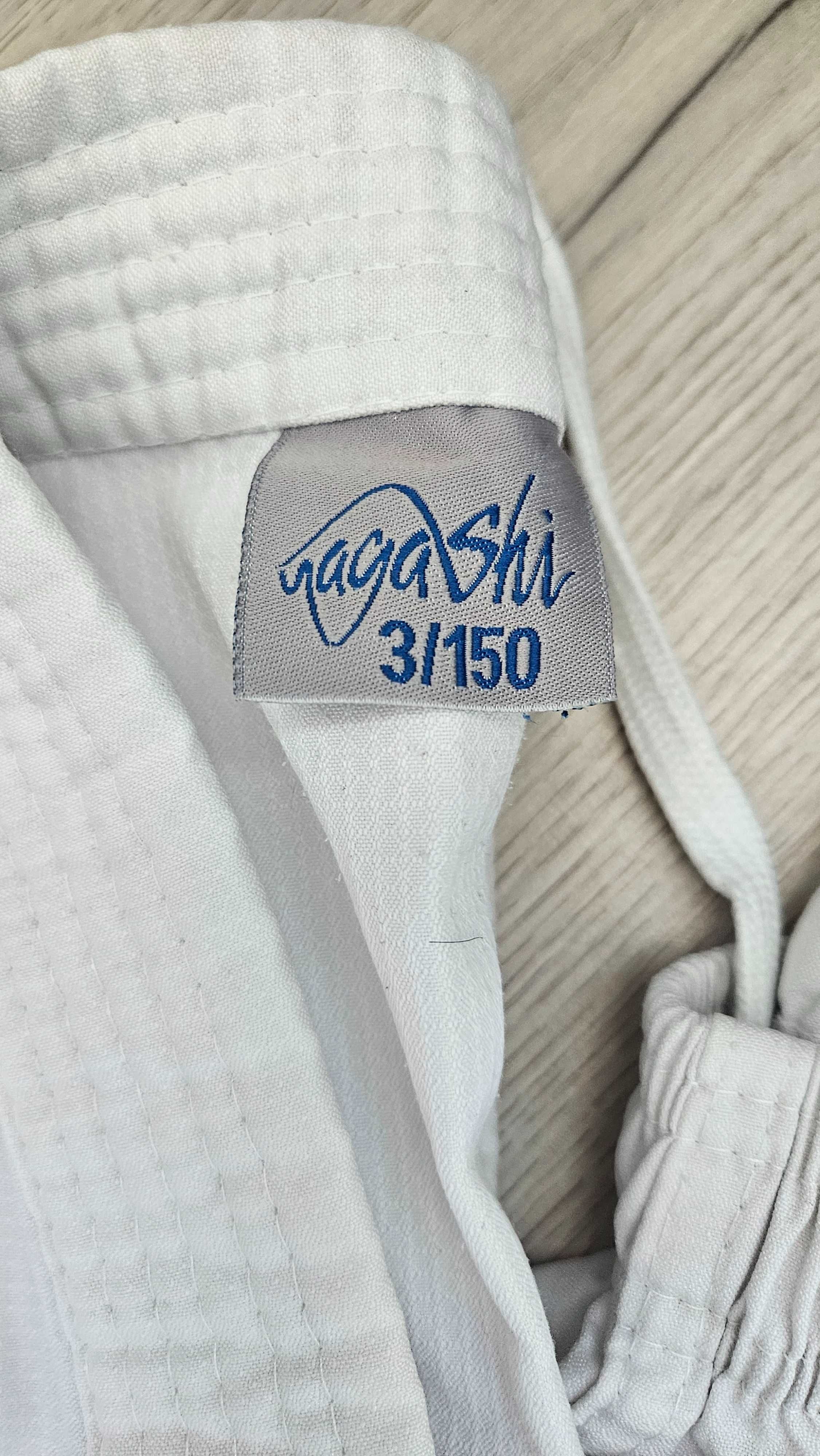 Кимоно и амуниция для занятий каратэ