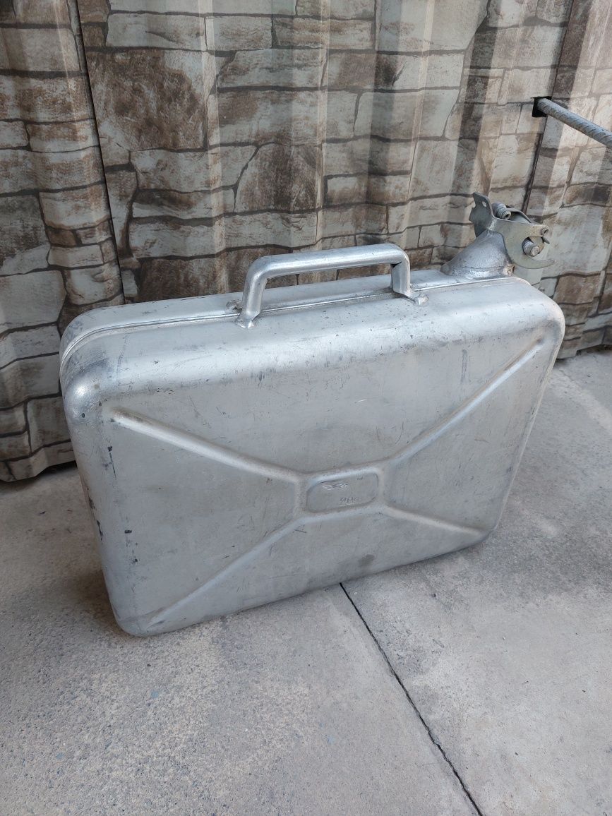 Продам канистру аллюминиевую