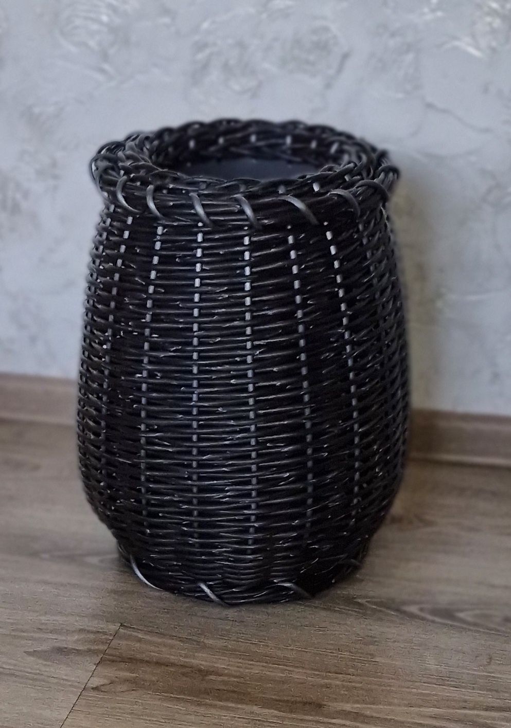 Кашпо из искусственного ротанга