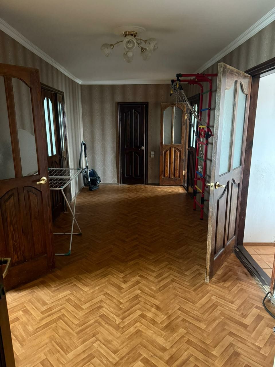 Продам трёхкомнатную квартиру в самом центре города