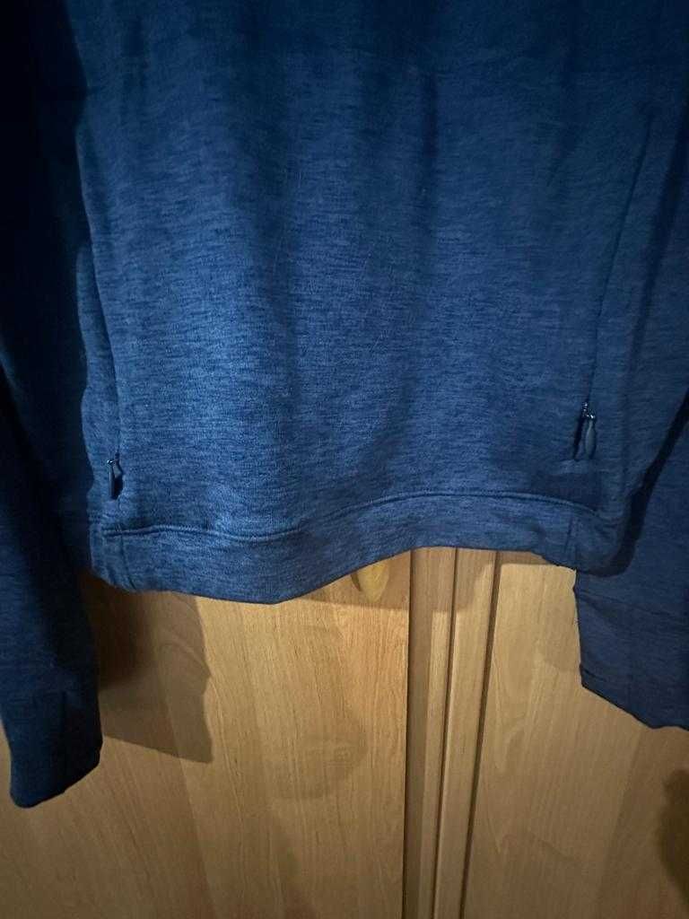 Продам спортивную кофту