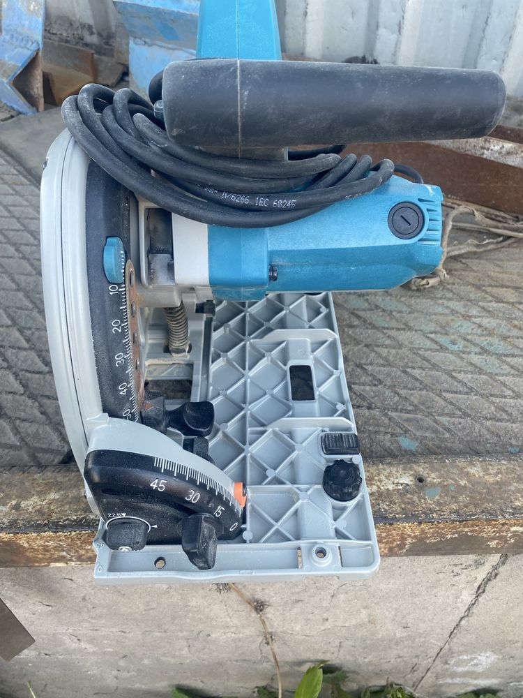 Продам дисковую пилу Makita SP6000