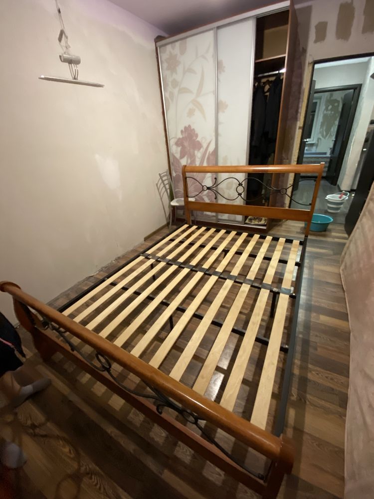 полуторная спальная кровать