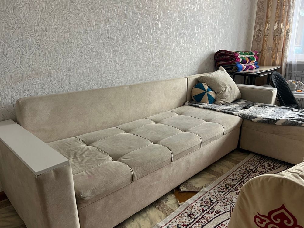 Диван в хорошем состояний Двухспальный кровать