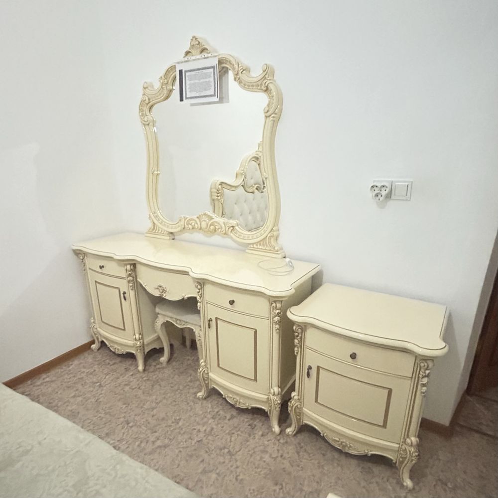 Спальный гарнитур
