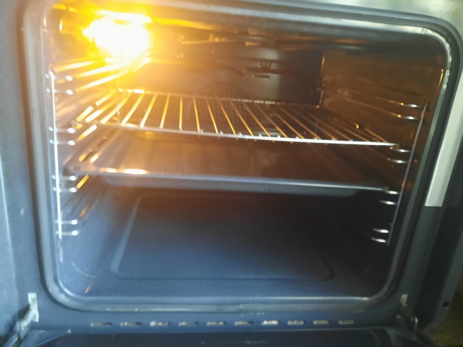 Продам электродуховку встраемую "dauscher"